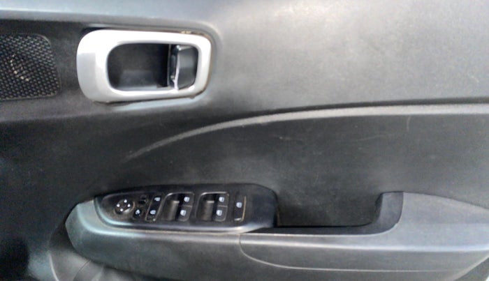 2021 Hyundai VENUE SX 1.0 TURBO, Petrol, Manual, 65,283 km, Driver Side Door Panels Control