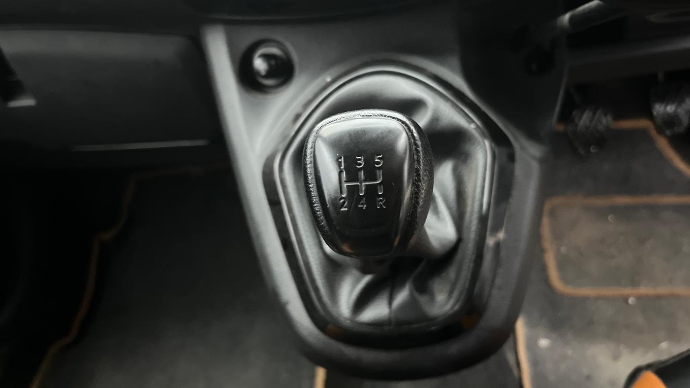 2018 Datsun Go Plus REMIX EDITION, Petrol, Manual, 28,288 km, Gear Lever