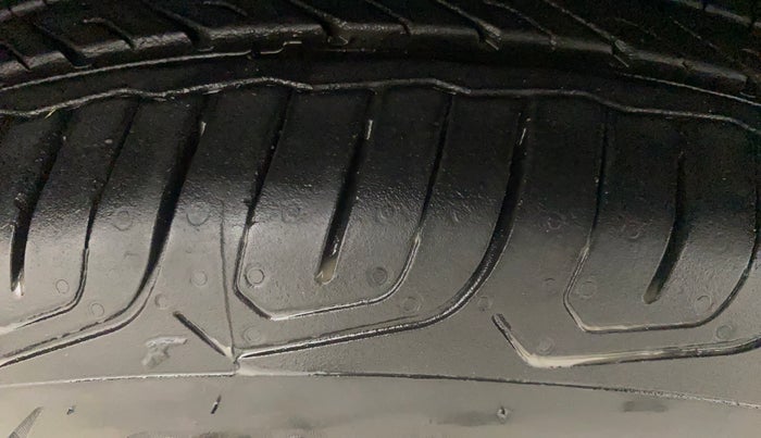 2014 Ford Ecosport TITANIUM 1.5L PETROL, Petrol, Manual, 1,18,961 km, Right Front Tyre Tread