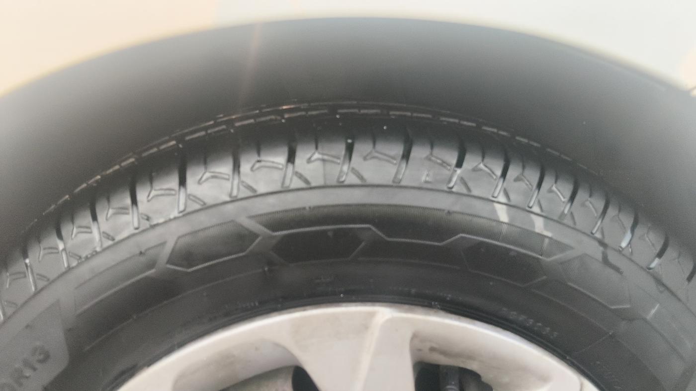 2018 Hyundai Eon MAGNA +, Petrol, Manual, 53,187 km, Right Front Tyre Tread