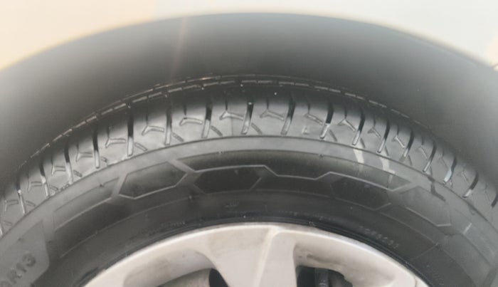 2018 Hyundai Eon MAGNA +, Petrol, Manual, 53,187 km, Right Front Tyre Tread