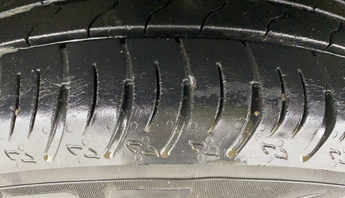 2022 Maruti XL6 ALPHA PLUS MT, Petrol, Manual, 29,112 km, Left Front Tyre Tread