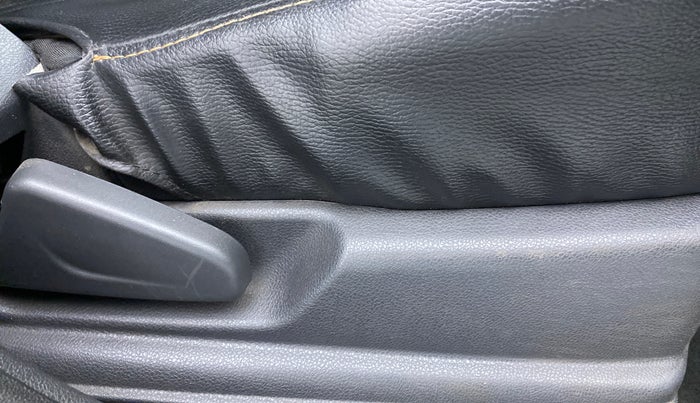 2016 Renault Kwid RXT, Petrol, Manual, 14,739 km, Driver Side Adjustment Panel
