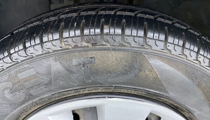 2016 Renault Kwid RXT, Petrol, Manual, 14,739 km, Left Front Tyre Tread