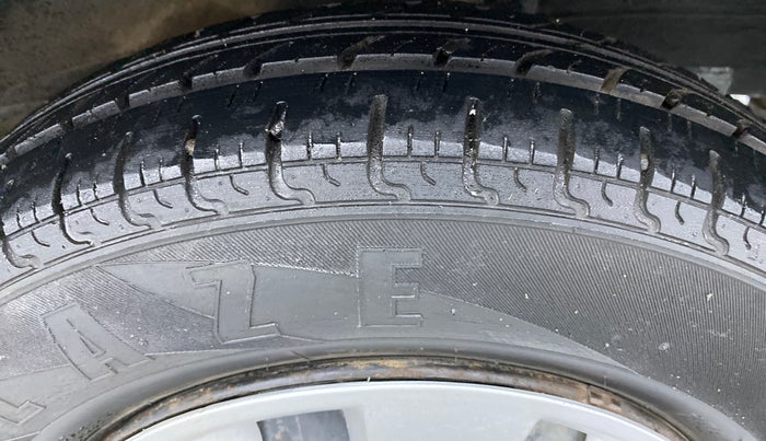 2016 Renault Kwid RXT, Petrol, Manual, 14,739 km, Left Rear Tyre Tread