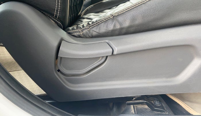 2022 Hyundai GRAND I10 NIOS ERA 1.2 KAPPA VTVT, Petrol, Manual, 58,830 km, Driver Side Adjustment Panel