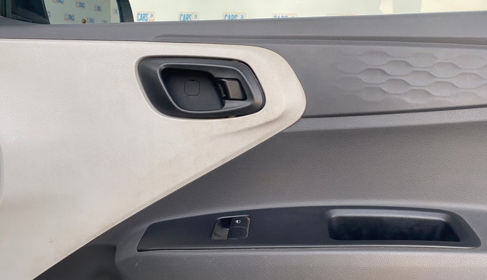 2022 Hyundai GRAND I10 NIOS ERA 1.2 KAPPA VTVT, Petrol, Manual, 58,830 km, Driver Side Door Panels Control