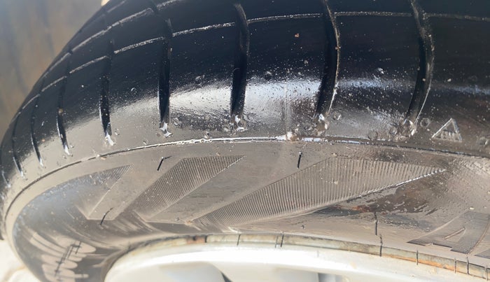 2022 Hyundai GRAND I10 NIOS ERA 1.2 KAPPA VTVT, Petrol, Manual, 58,830 km, Left Front Tyre Tread