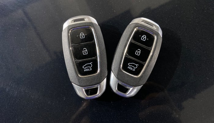 2025 Hyundai NEW I20 ASTA 1.2 MT, Petrol, Manual, 49,110 km, Key Close Up