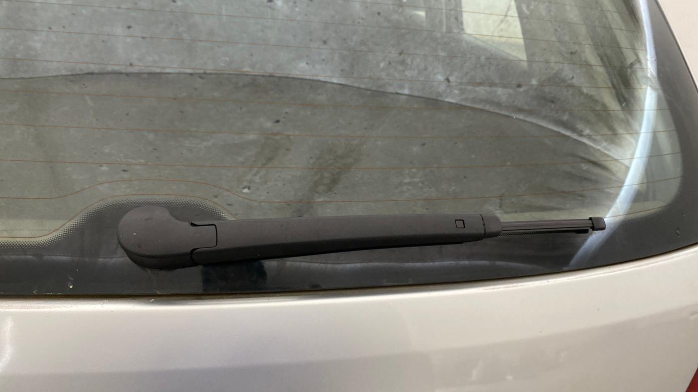2015 Volkswagen Polo COMFORTLINE 1.2L, Petrol, Manual, 1,04,357 km, Rear Wiper