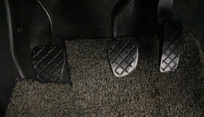 2022 Skoda KUSHAQ AMBITION 1.0L TSI MT, Petrol, Manual, 72,759 km, Pedals