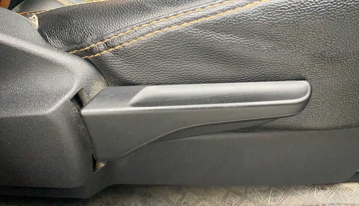 2022 Skoda KUSHAQ AMBITION 1.0L TSI MT, Petrol, Manual, 72,759 km, Driver Side Adjustment Panel