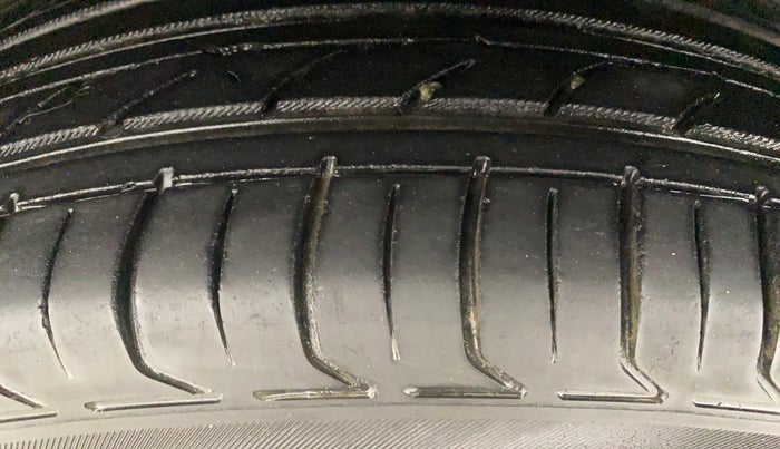 2022 Skoda KUSHAQ AMBITION 1.0L TSI MT, Petrol, Manual, 72,759 km, Left Front Tyre Tread