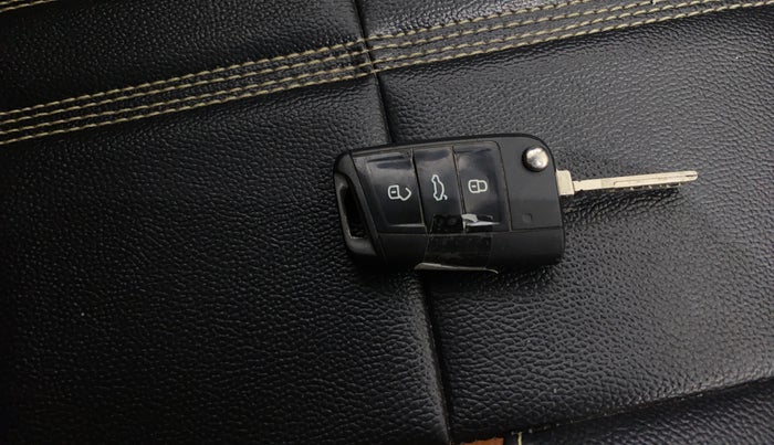 2022 Skoda KUSHAQ AMBITION 1.0L TSI MT, Petrol, Manual, 72,759 km, Key Close Up