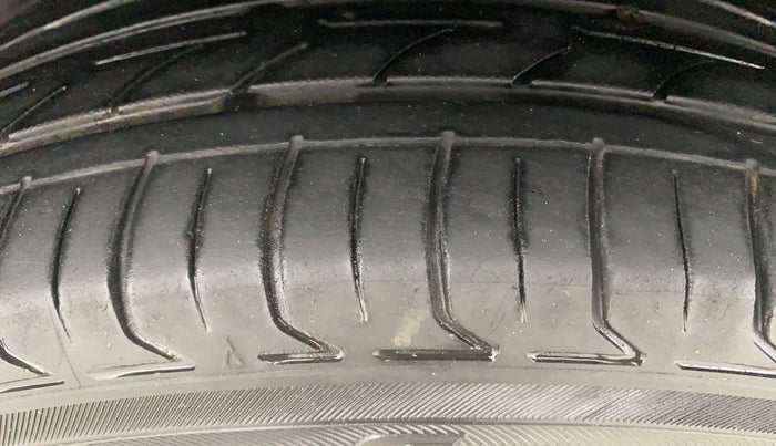 2022 Skoda KUSHAQ AMBITION 1.0L TSI MT, Petrol, Manual, 72,759 km, Right Rear Tyre Tread