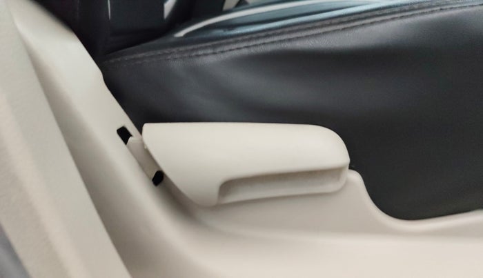 2020 Maruti Celerio VXI (O) CNG, CNG, Manual, 65,391 km, Driver Side Adjustment Panel