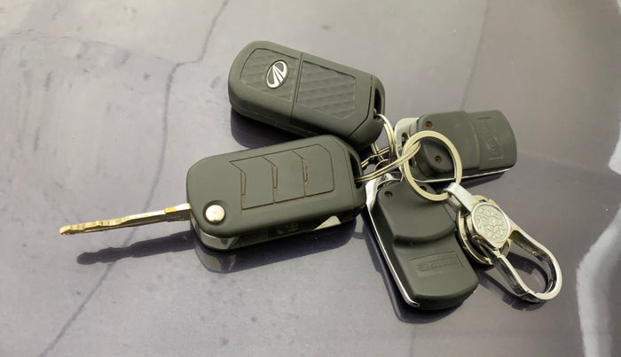 2018 Mahindra MARAZZO M2 8 STR, Diesel, Manual, 77,219 km, Key Close Up