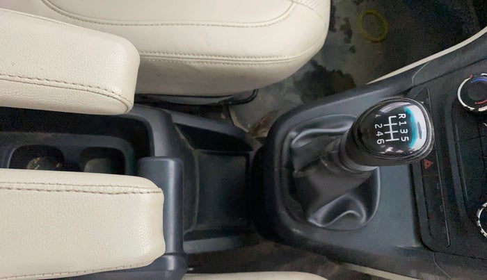 2018 Mahindra MARAZZO M2 8 STR, Diesel, Manual, 77,219 km, Gear Lever
