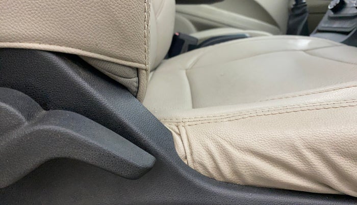 2018 Mahindra MARAZZO M2 8 STR, Diesel, Manual, 77,219 km, Driver Side Adjustment Panel