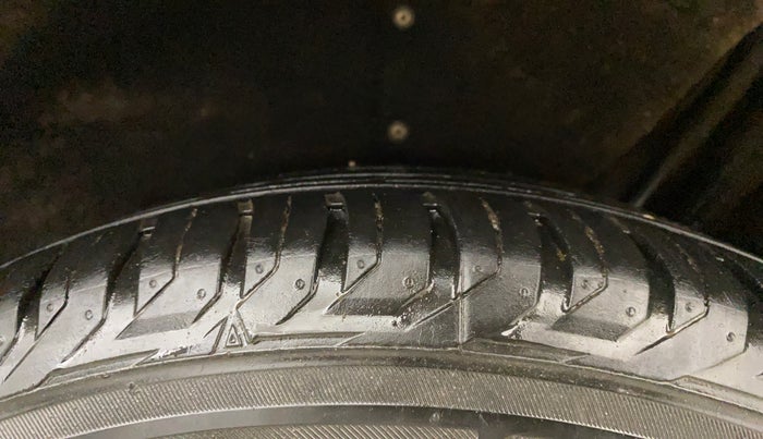 2018 Mahindra MARAZZO M2 8 STR, Diesel, Manual, 77,219 km, Left Rear Tyre Tread