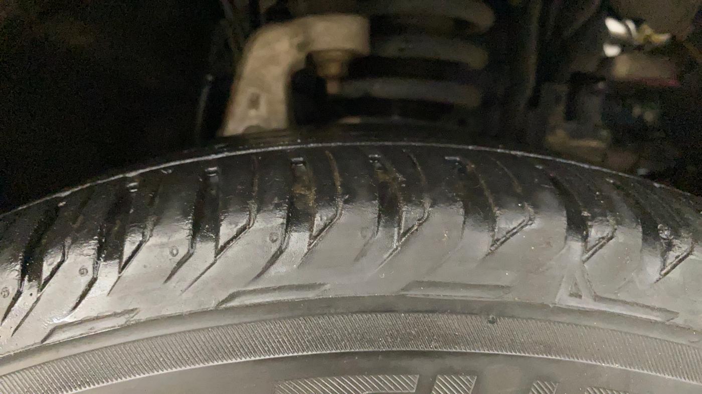 2018 Mahindra MARAZZO M2 8 STR, Diesel, Manual, 77,219 km, Right Front Tyre Tread