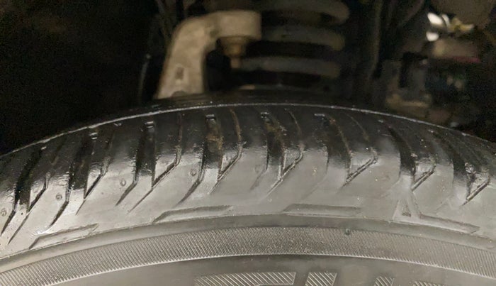 2018 Mahindra MARAZZO M2 8 STR, Diesel, Manual, 77,219 km, Right Front Tyre Tread