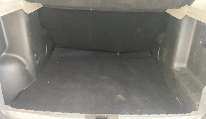 2017 Renault Duster RXS CVT, Petrol, Automatic, 1,09,289 km, Boot Inside