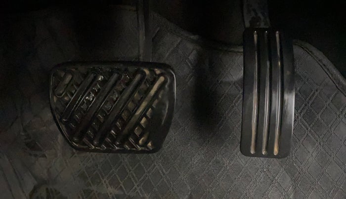 2017 Renault Duster RXS CVT, Petrol, Automatic, 1,09,289 km, Pedals