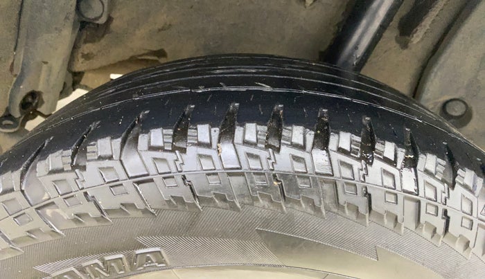 2017 Renault Duster RXS CVT, Petrol, Automatic, 1,09,289 km, Left Rear Tyre Tread