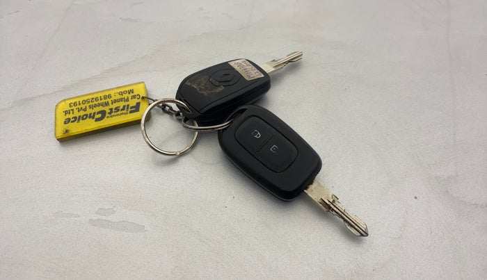 2017 Renault Duster RXS CVT, Petrol, Automatic, 1,09,289 km, Key Close Up