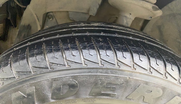 2017 Renault Duster RXS CVT, Petrol, Automatic, 1,09,289 km, Left Front Tyre Tread