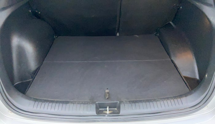 2016 Hyundai Creta SX PLUS AT 1.6 PETROL, Petrol, Automatic, 66,332 km, Boot Inside