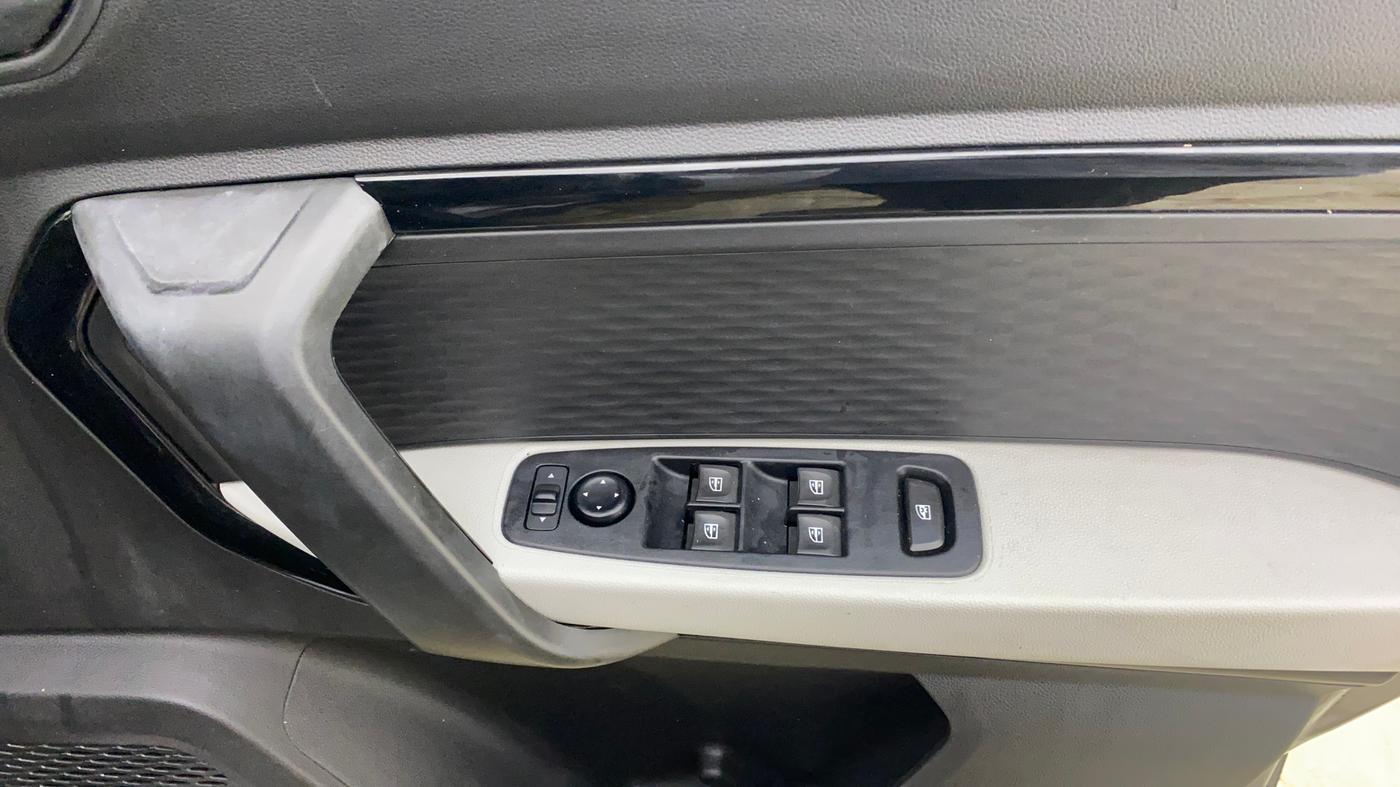 2025 Renault Kiger Emotion Turbo MT, Petrol, Manual, 14,938 km, Driver Side Door Panels Control