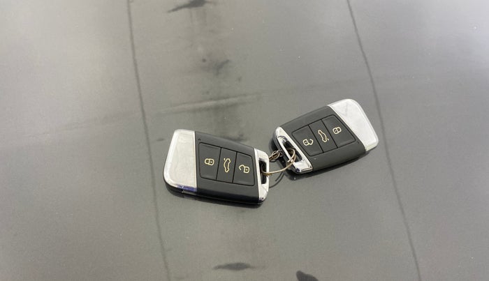 2018 Volkswagen Passat HIGHLINE DSG, Diesel, Automatic, 80,437 km, Key Close Up