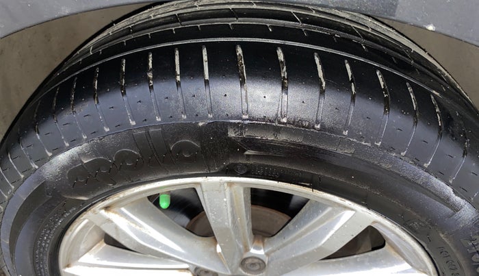 2018 Volkswagen Passat HIGHLINE DSG, Diesel, Automatic, 80,437 km, Right Front Tyre Tread