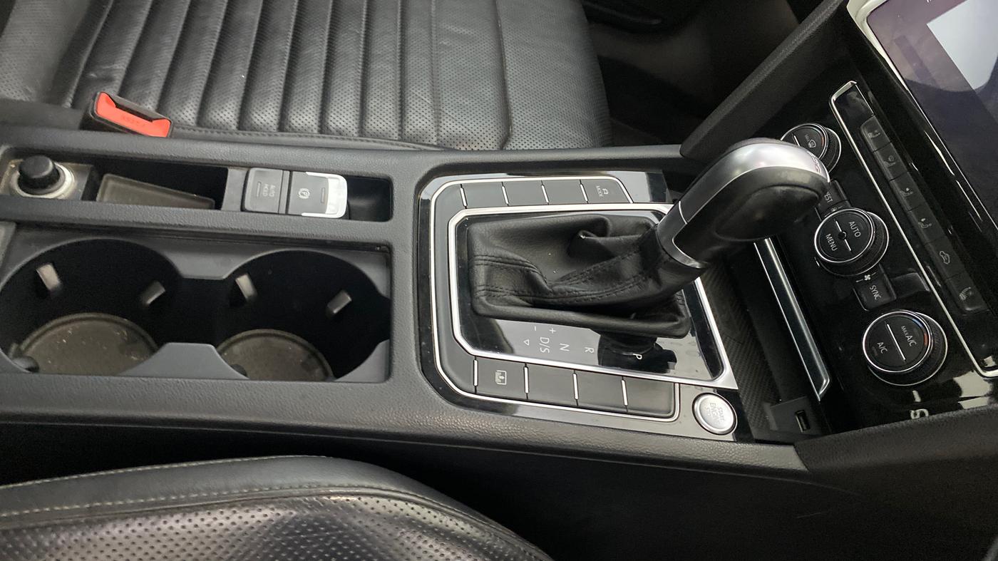 2018 Volkswagen Passat HIGHLINE DSG, Diesel, Automatic, 80,437 km, Gear Lever