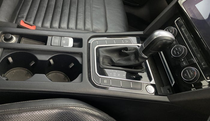 2018 Volkswagen Passat HIGHLINE DSG, Diesel, Automatic, 80,437 km, Gear Lever