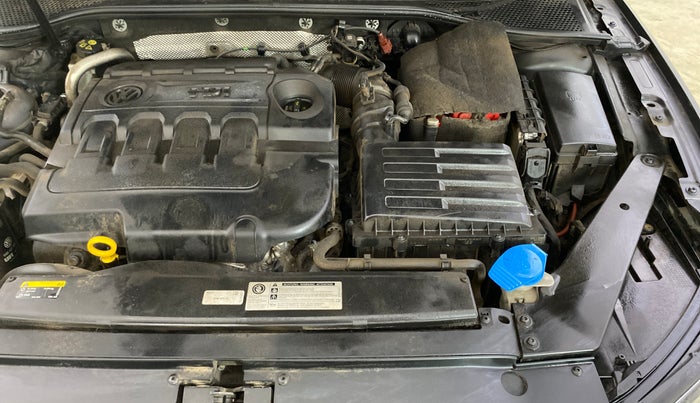 2018 Volkswagen Passat HIGHLINE DSG, Diesel, Automatic, 80,437 km, Engine View - Left