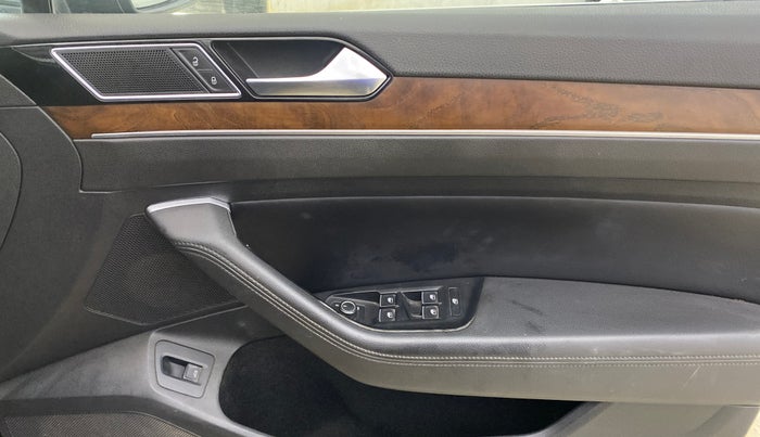 2018 Volkswagen Passat HIGHLINE DSG, Diesel, Automatic, 80,437 km, Driver Side Door Panels Control