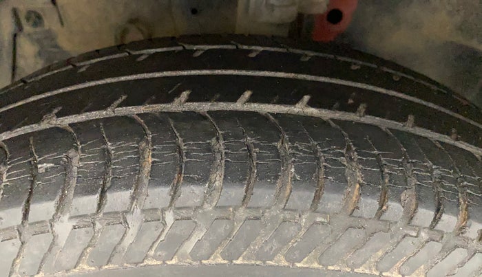 2012 Maruti Swift VXI, Petrol, Manual, 47,169 km, Left Front Tyre Tread
