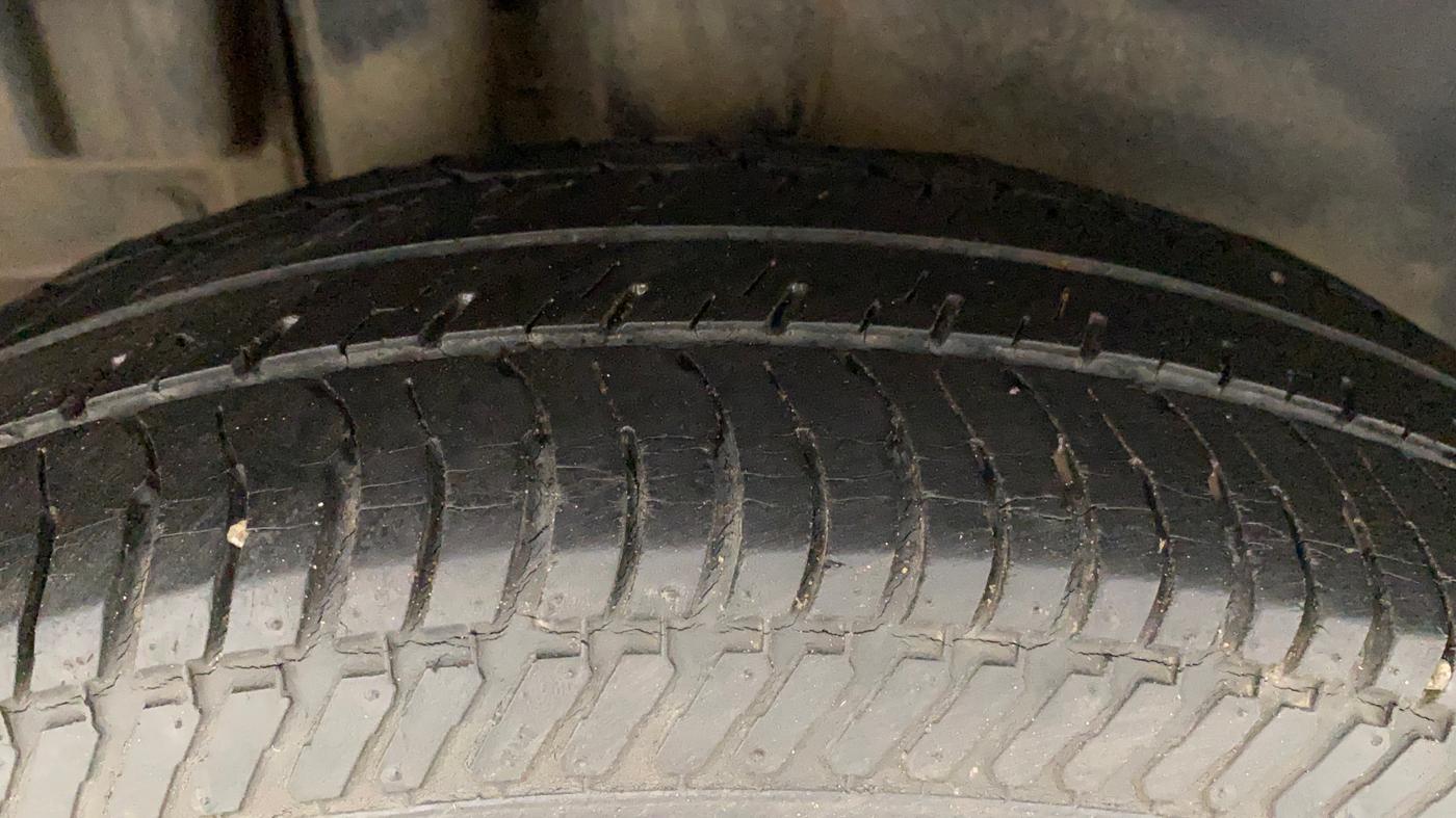2012 Maruti Swift VXI, Petrol, Manual, 47,169 km, Right Rear Tyre Tread