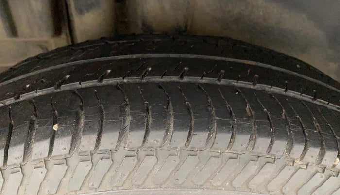 2012 Maruti Swift VXI, Petrol, Manual, 47,169 km, Right Rear Tyre Tread
