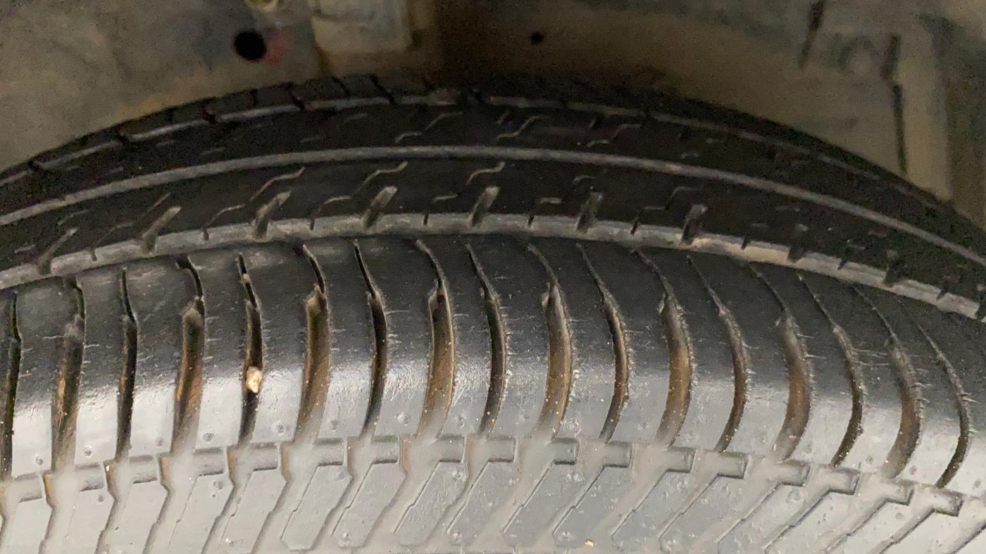 2012 Maruti Swift VXI, Petrol, Manual, 47,169 km, Right Front Tyre Tread