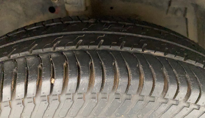 2012 Maruti Swift VXI, Petrol, Manual, 47,169 km, Right Front Tyre Tread