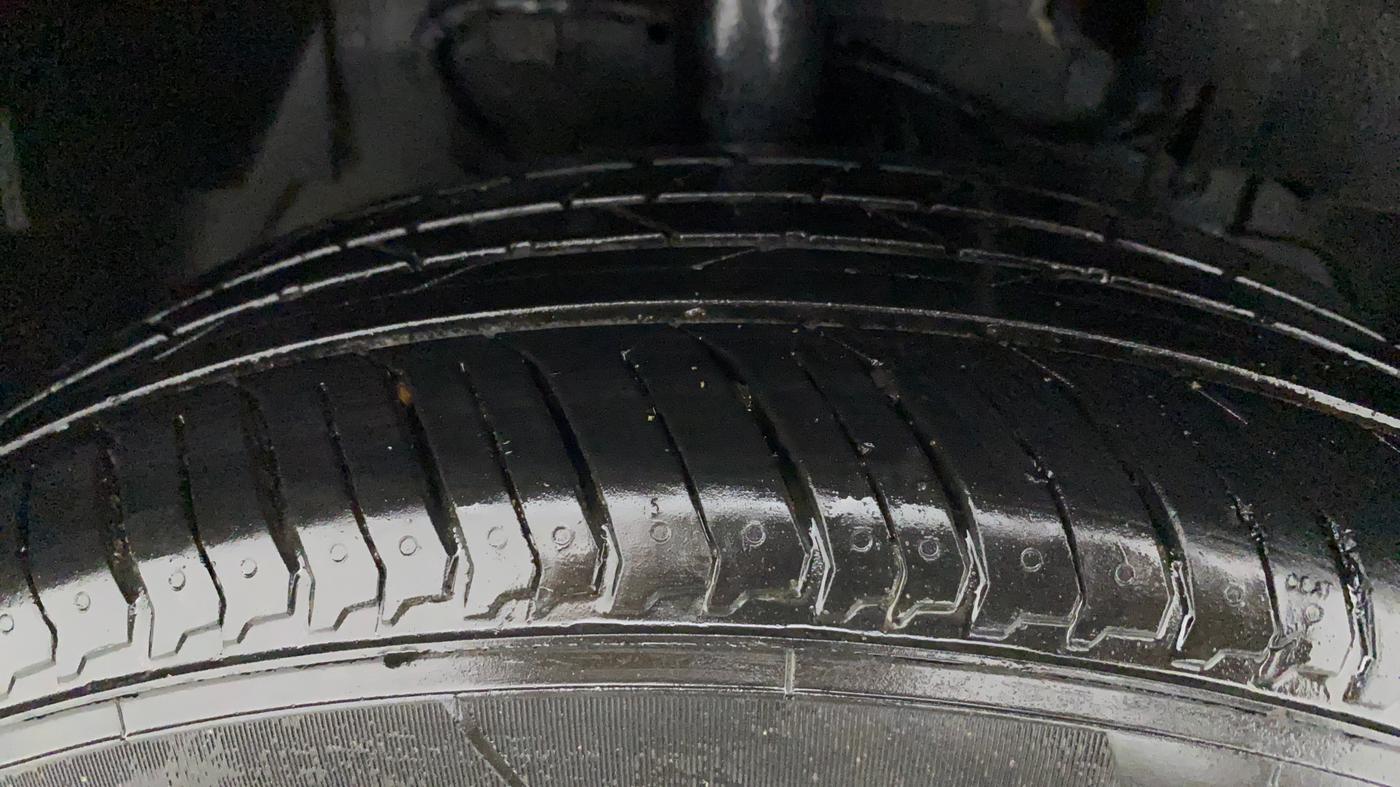 2018 Tata NEXON XM PETROL, Petrol, Manual, 61,334 km, Right Front Tyre Tread