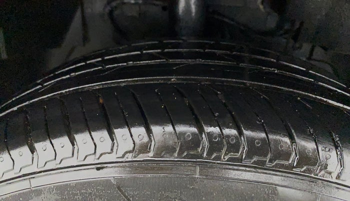 2018 Tata NEXON XM PETROL, Petrol, Manual, 61,334 km, Right Front Tyre Tread