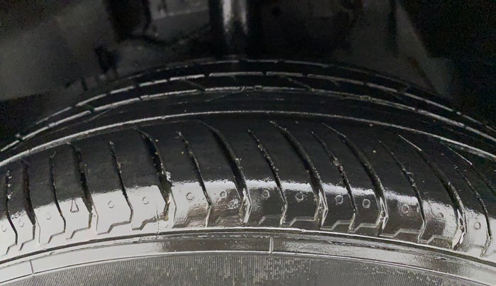 2018 Tata NEXON XM PETROL, Petrol, Manual, 61,334 km, Left Front Tyre Tread