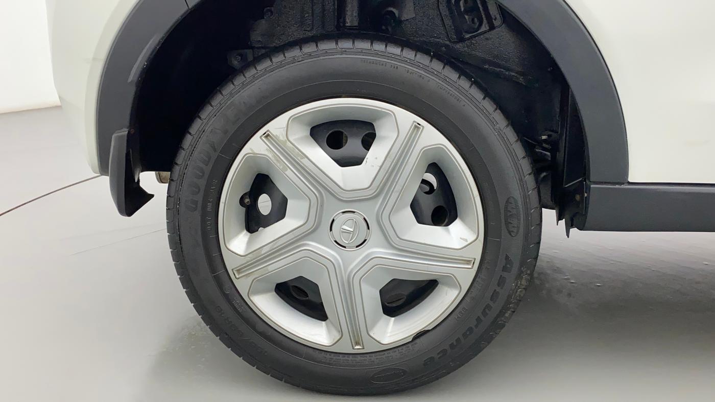 2018 Tata NEXON XM PETROL, Petrol, Manual, 61,334 km, Right Rear Wheel