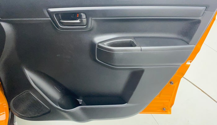 2019 Maruti S PRESSO VXI PLUS, CNG, Manual, 26,271 km, Driver Side Door Panels Controls