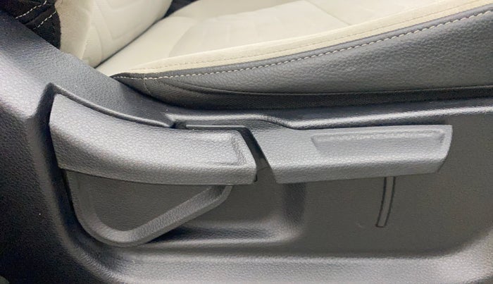 2020 KIA SONET HTX 1.0 IMT, Petrol, Manual, 42,801 km, Driver Side Adjustment Panel